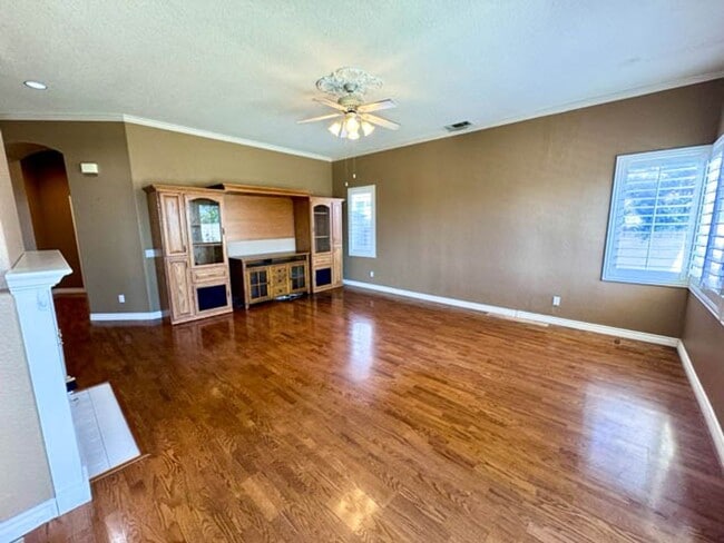 Building Photo - COMING SOON! Large Murrieta home available for LEASE!