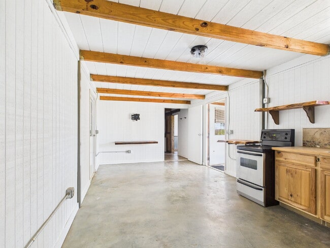Building Photo - "Charming 1-Bedroom 1 Bathroom