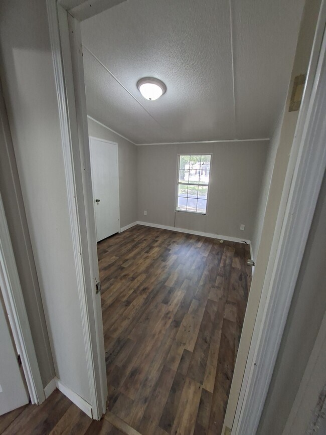Building Photo - 111 Carnes Blvd