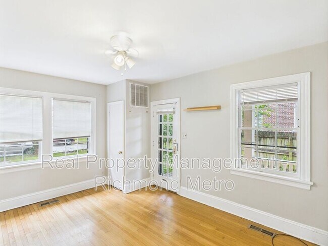 Building Photo - 3923 Park Ave