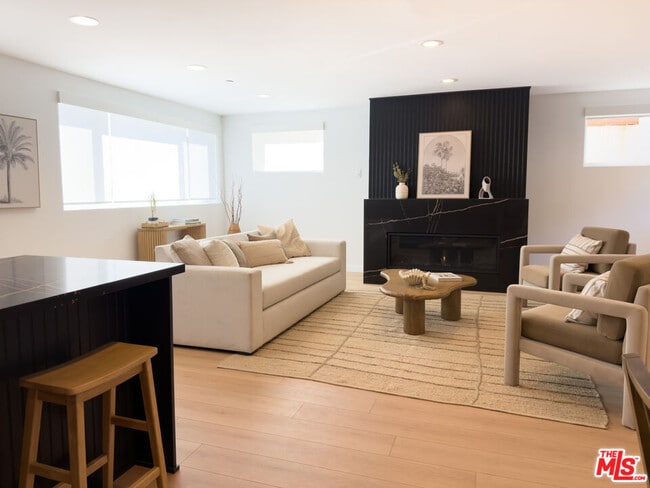 Building Photo - 2220 1/2 Aaron St