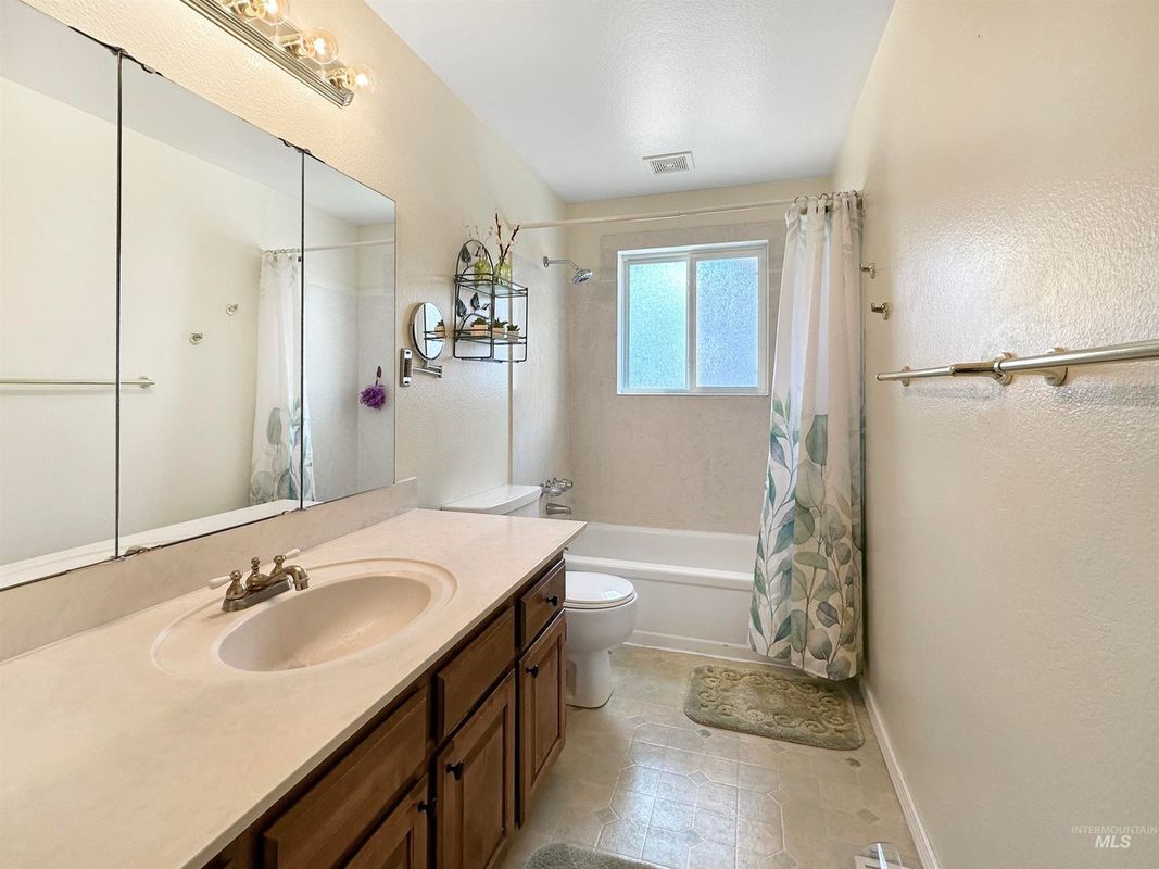 Building Photo - 5454 Lapwai Pl