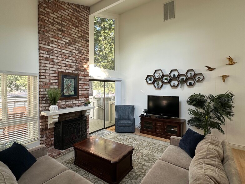 Building Photo - 125 Alta Mesa Ct