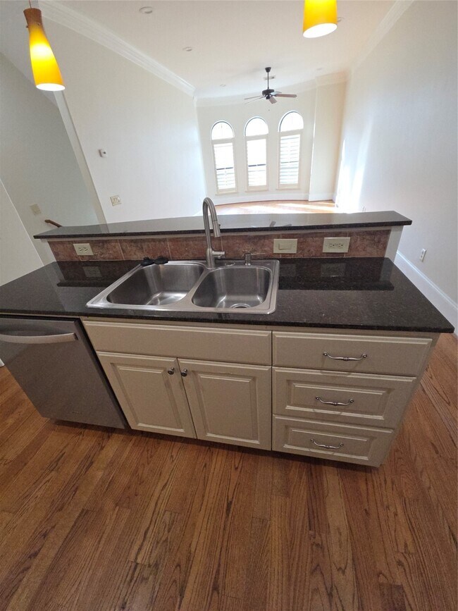 Building Photo - 3117 Fairdale Oaks E