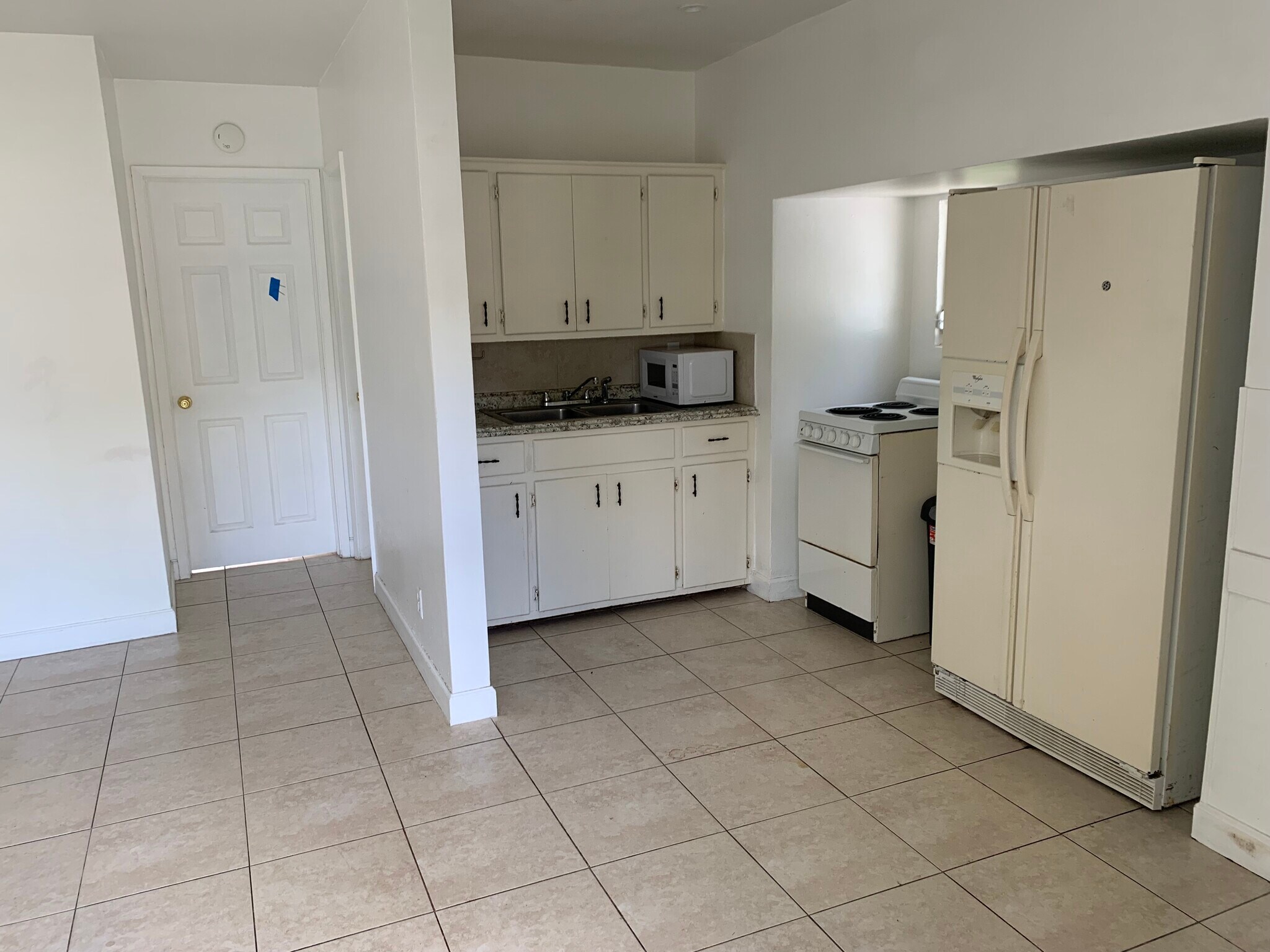 Kitchen - 320 SW 21st St