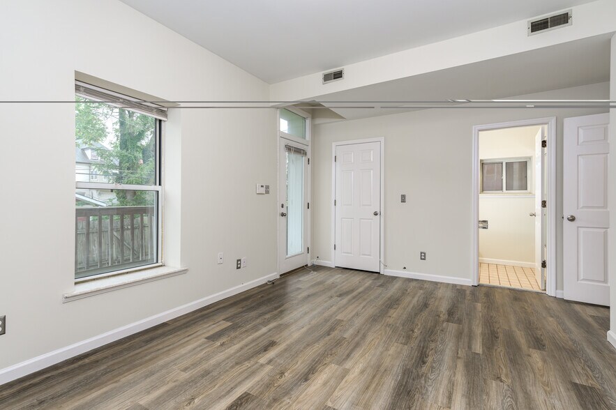 Building Photo - 5932 McPherson Ave