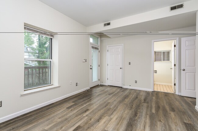 Building Photo - 5932 McPherson Ave