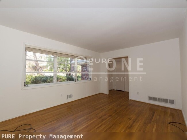 Building Photo - Price Drop Alert!   3 bed 1/5bath Home. Av...