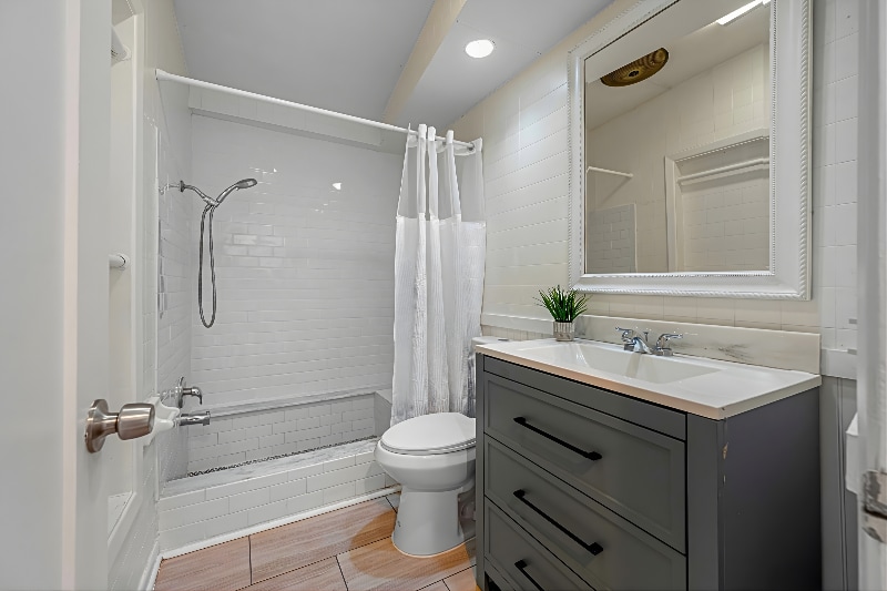 Building Photo - 1815 Apache Trail