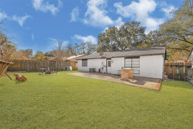 Building Photo - 4350 Kacee Dr