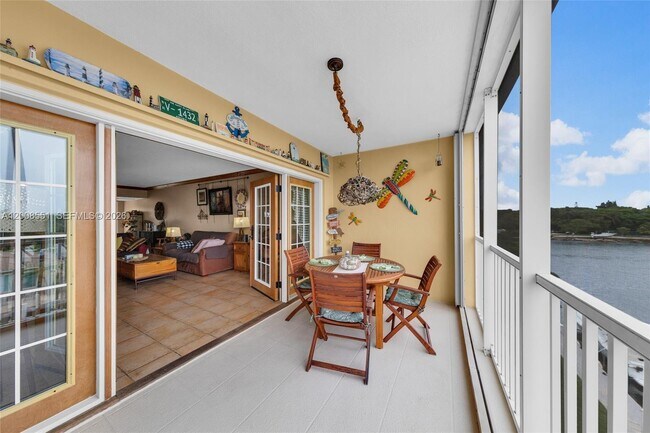 Building Photo - 3050 NE 48th Ct