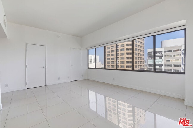 Building Photo - 10445 Wilshire Blvd