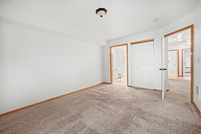 Building Photo - 11501 7th Ave W