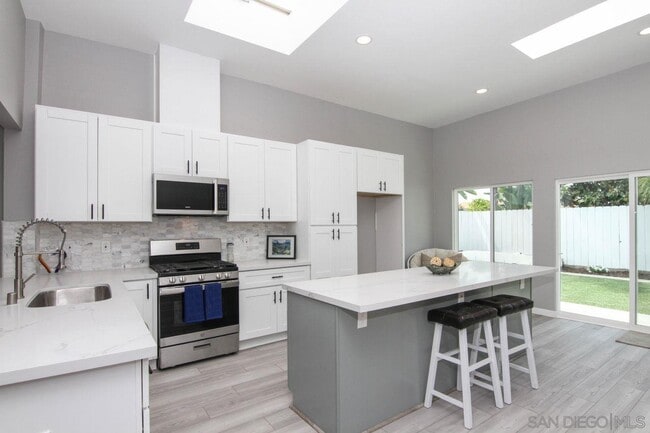 Building Photo - 8580 Flanders Dr