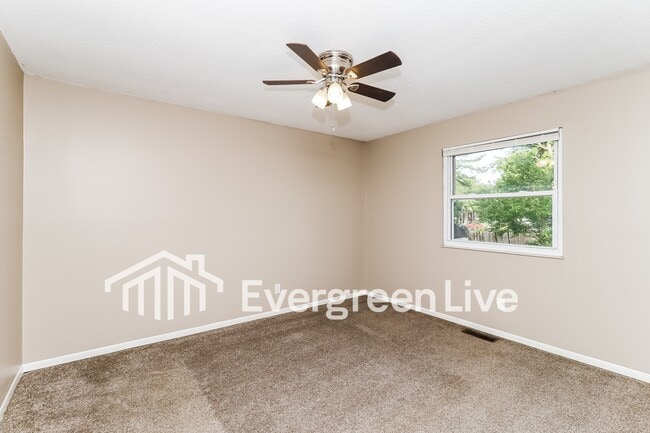 Building Photo - 1608 Carriage Dr