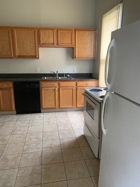 Building Photo - Kentucky Blue House Available in August 2025!