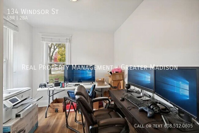 Building Photo - Spacious Home in Sun Prairie
