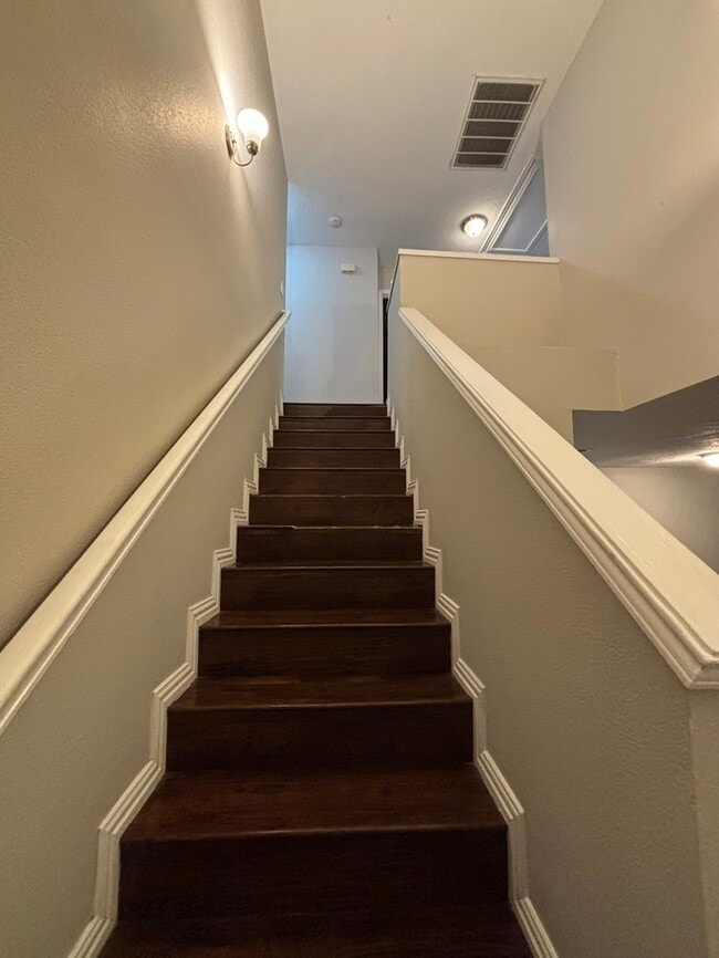 Building Photo - Charming 4 bed, 3 bath house for rent in w...