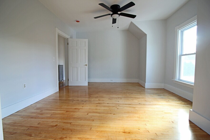 Building Photo - 71 June St