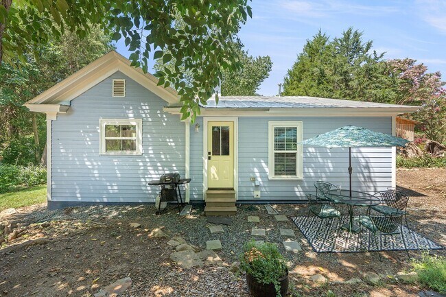 Building Photo - Fully Furnished Cottage in Pittsboro