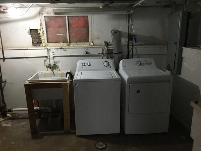 Building Photo - 7228 N Rogers Ave