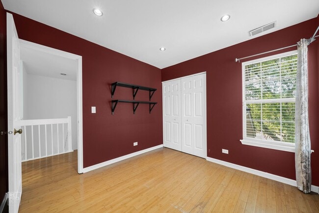 Building Photo - 2 Bedroom Townhome in Lakewood Village in Mundelein!