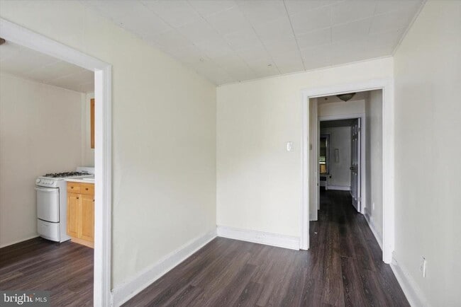 Building Photo - 448 Krams Ave