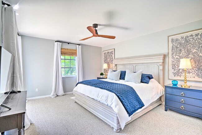 Building Photo - 215 Bobolink Way