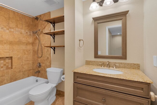 Building Photo - Available NOW! 3 Bedroom 2 Bath Beautiful Home in BOULDER!