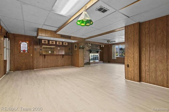 Building Photo - 25152 Fairway Dr