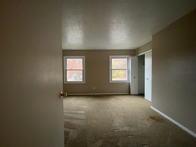 Building Photo - 804 Lindenwood Dr S