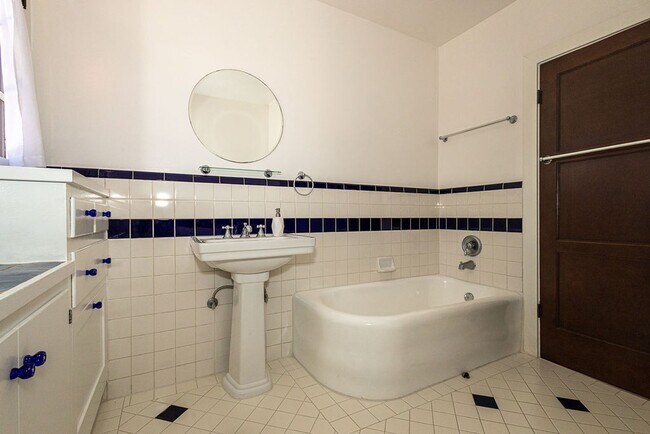 Building Photo - Beautifully Restored 3BR Miracle Mile Duplex | 1,725 SF | Near Metro D Line