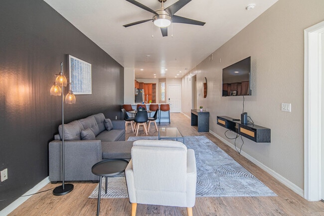 Building Photo - 1275 E University Dr