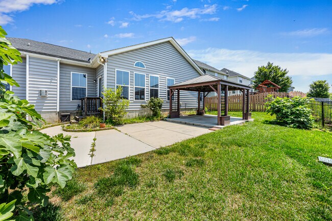 Building Photo - 4006 Fall Oak Terrace