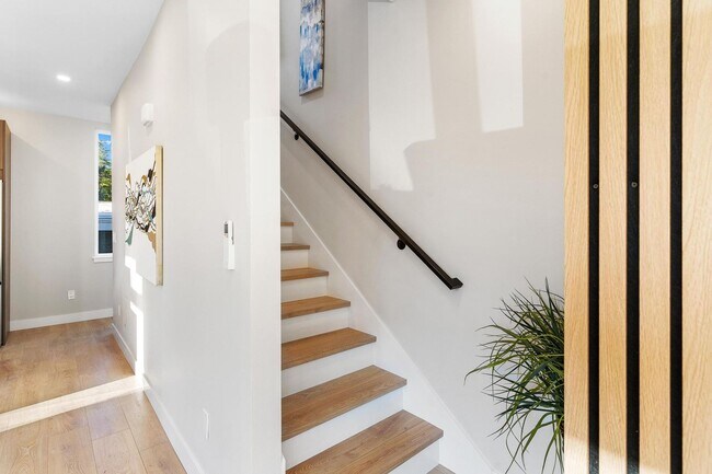 Building Photo - Gorgeous Brand New Construction w/ Rooftop Deck! 3 Bed 2.5 Bath Seattle Home