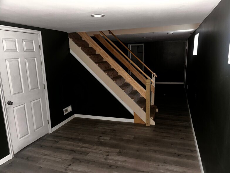 Building Photo - 970 Covedale Ave