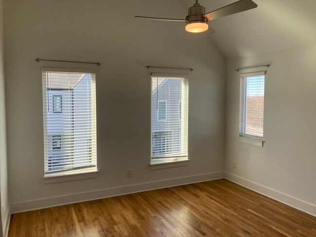 Building Photo - 3 bedroom, 3.5 bath, Spacious & Open Floor Plans