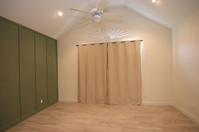 Building Photo - 7950 Riviera Ct