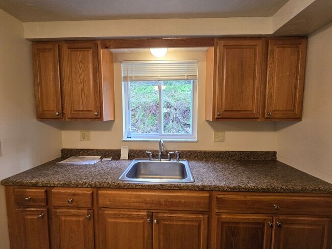 Building Photo - 3 Bedroom Townhouse - Penn Hills School District - Available NOW!