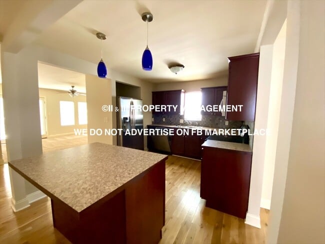 Building Photo - 512 W 86th St