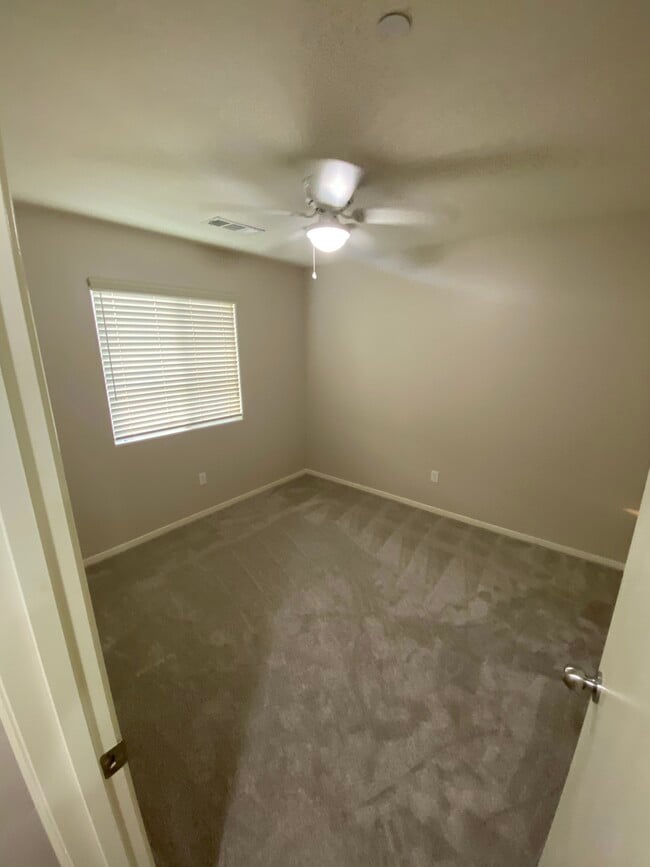 Building Photo - 450 Topanga Ct