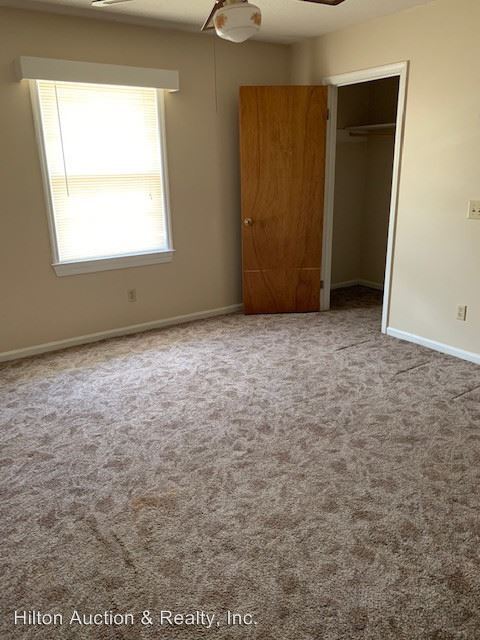 Building Photo - 104 Pecan St