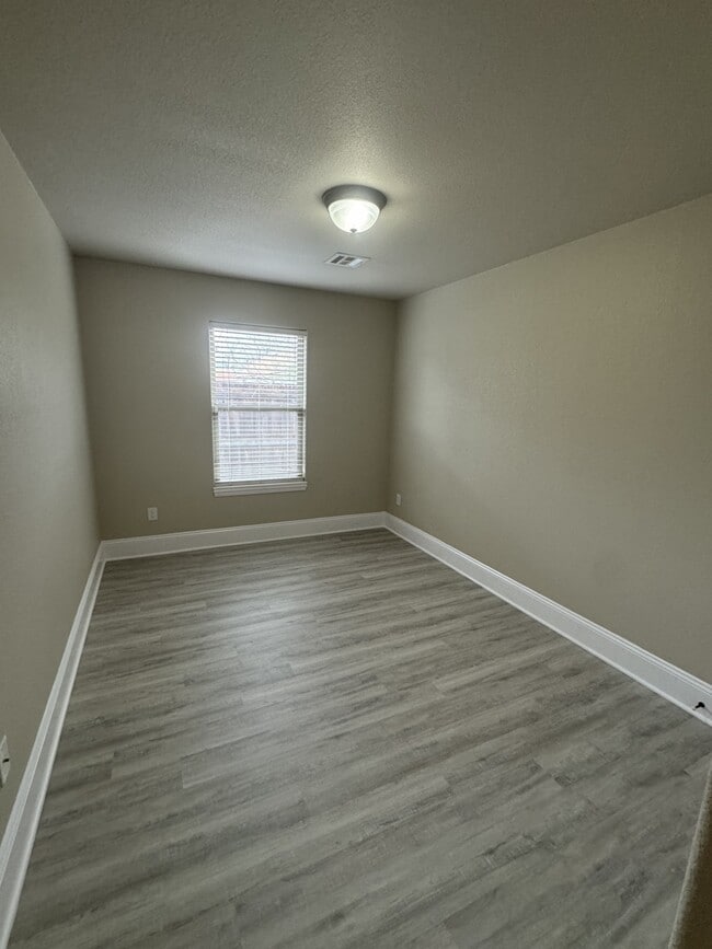 Building Photo - 321 Pine St