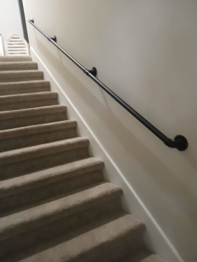 Building Photo - 495 Alexa Dr