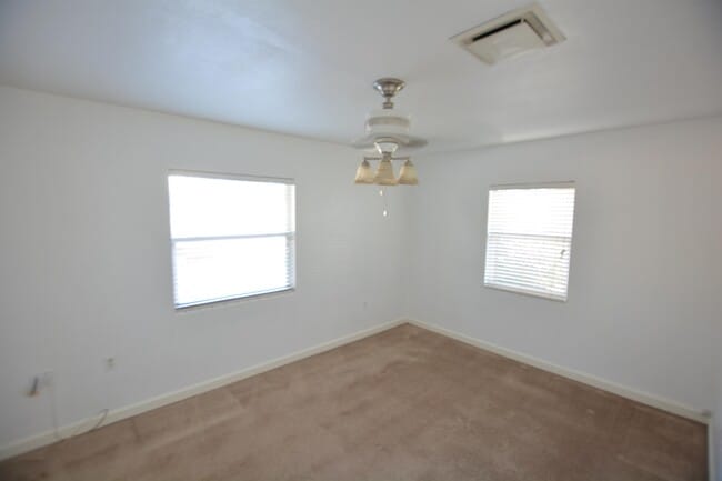 Building Photo - 2804 Woodland Hills Ave