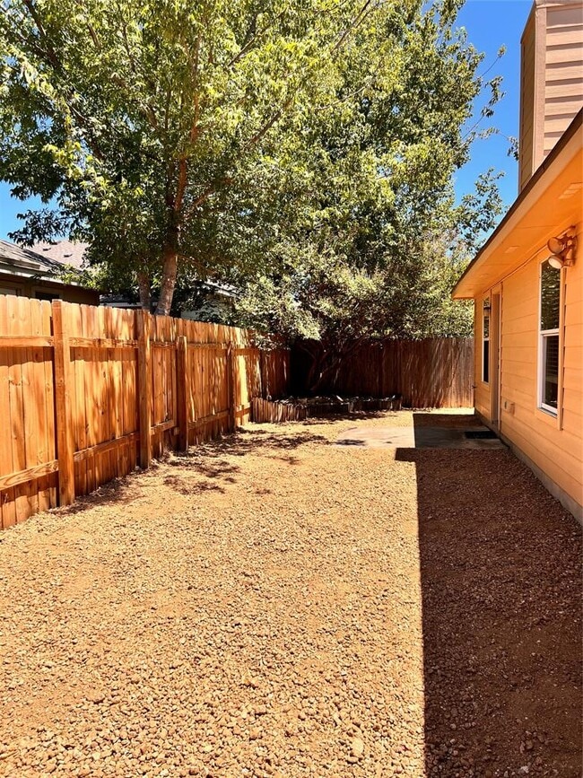 Building Photo - 1083 Zeus Cir