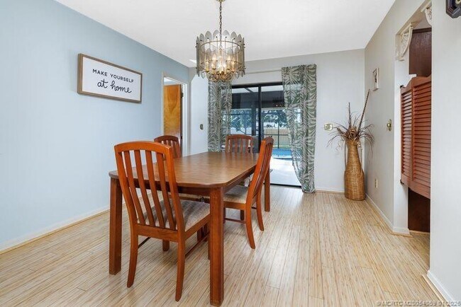 Building Photo - 160 SE Duxbury Ave