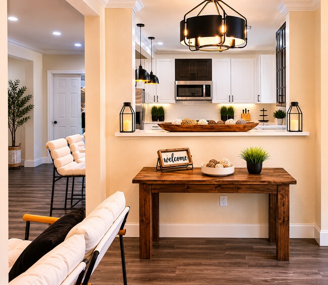 Building Photo - FURNISHED Beautiful Pool Home x Rent in Winter Park Close to Rollins College !