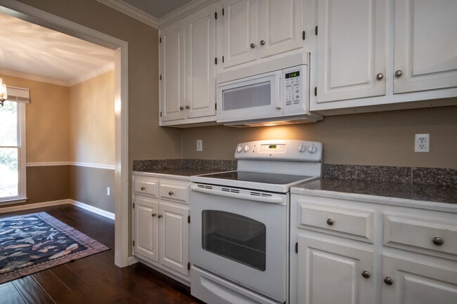 Building Photo - 119 Spring Lake Dr