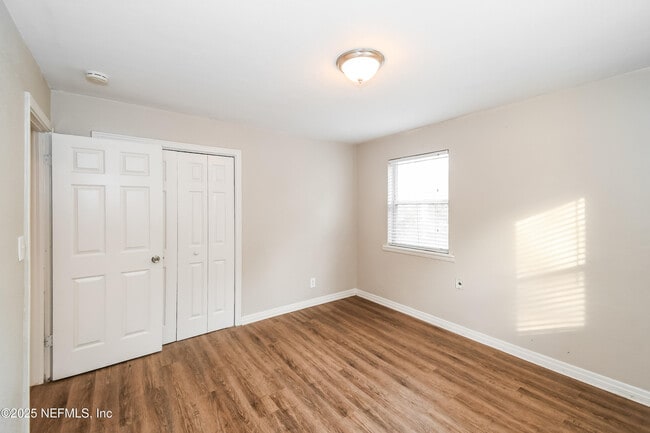 Building Photo - 6418 Ballejo Ct N